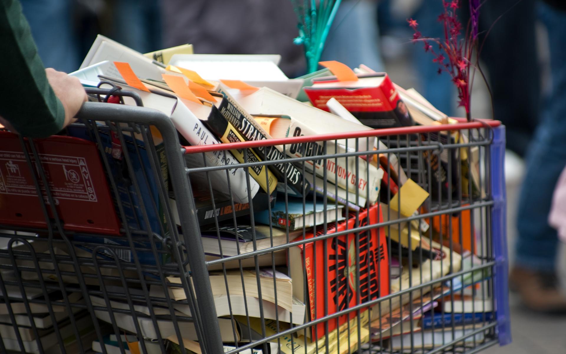 Buecherflohmarkt © Corey Leopold.jpg